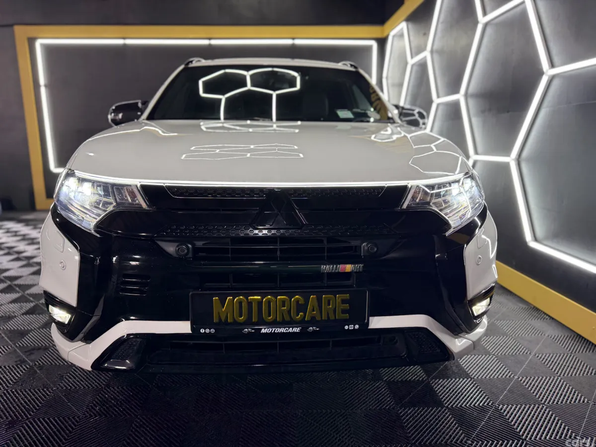 Mitsubishi Outlander SUV, Petrol Plug-in Hybrid, 2019, White