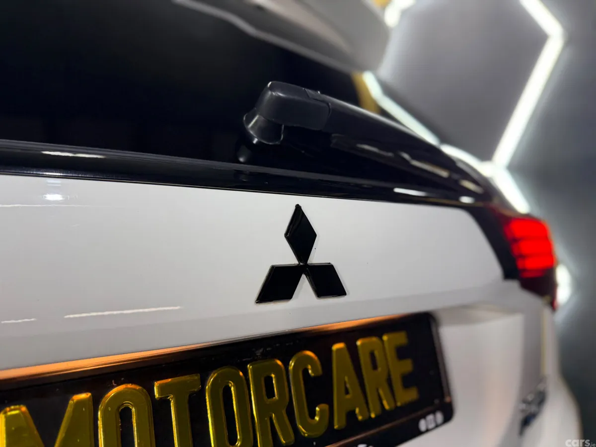 Mitsubishi Outlander SUV, Petrol Plug-in Hybrid, 2019, White