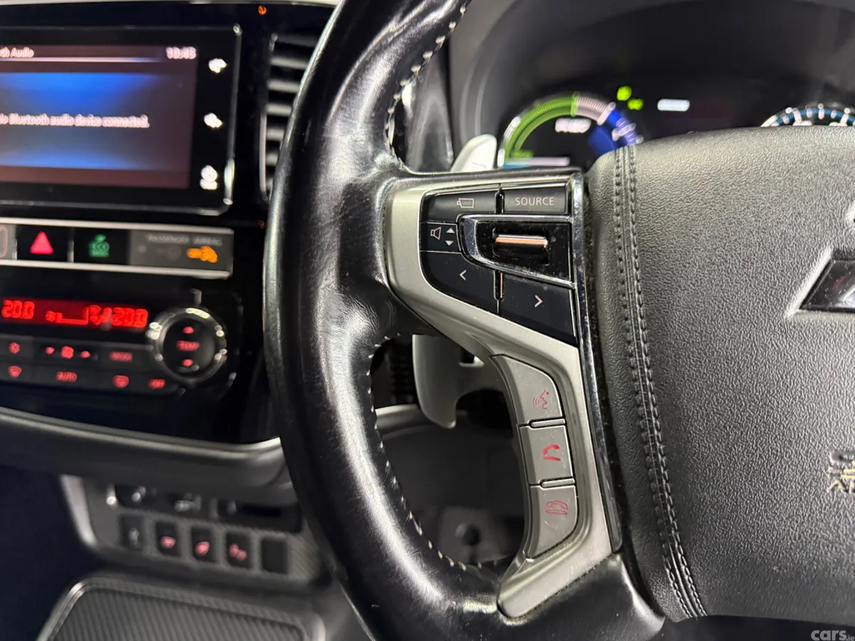 Mitsubishi Outlander SUV, Petrol Plug-in Hybrid, 2019, White