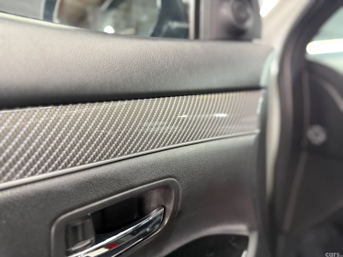Mitsubishi Outlander SUV, Petrol Plug-in Hybrid, 2019, White