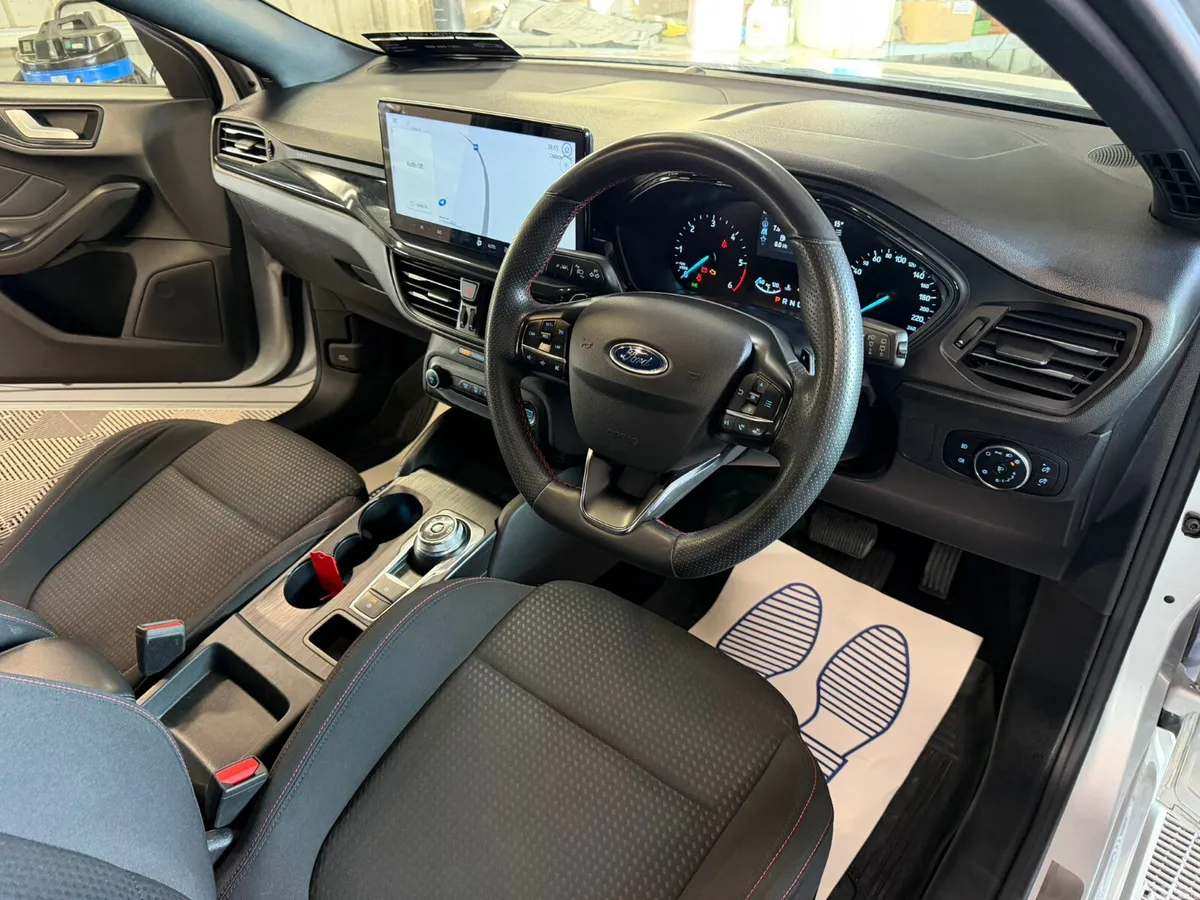 Ford Focus Hatchback, Diesel, 2022, Grey