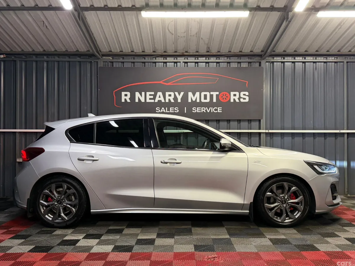 Ford Focus Hatchback, Diesel, 2022, Grey