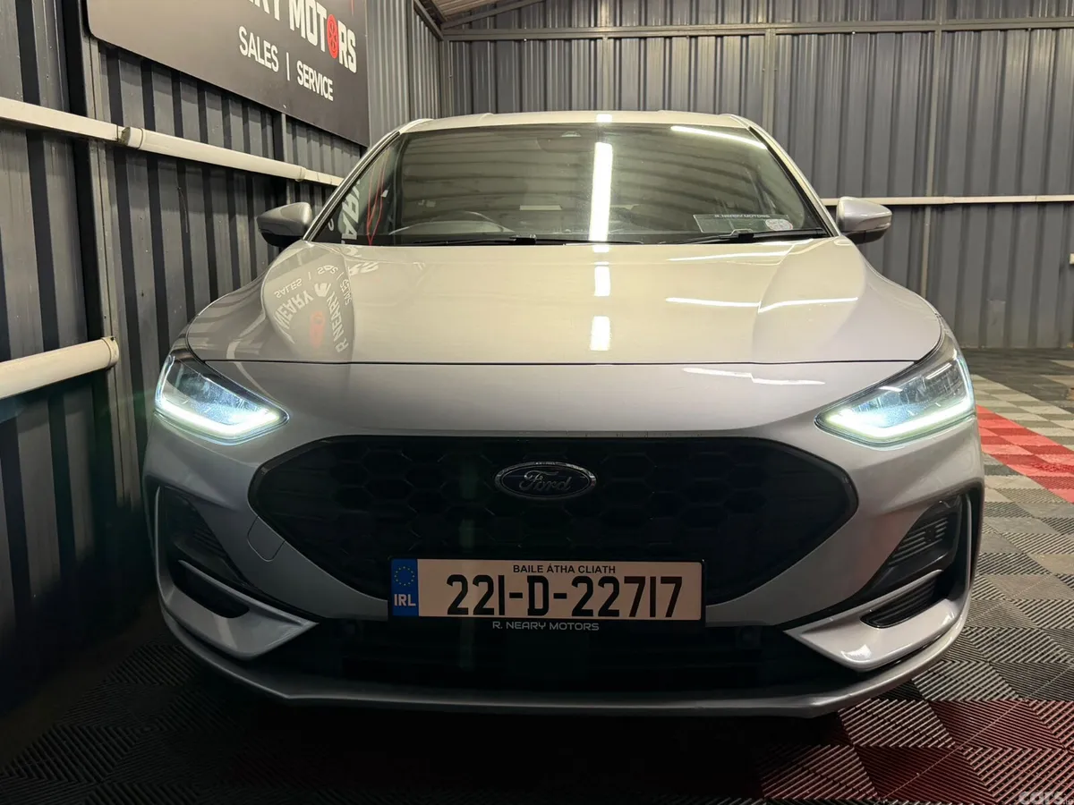 Ford Focus Hatchback, Diesel, 2022, Grey
