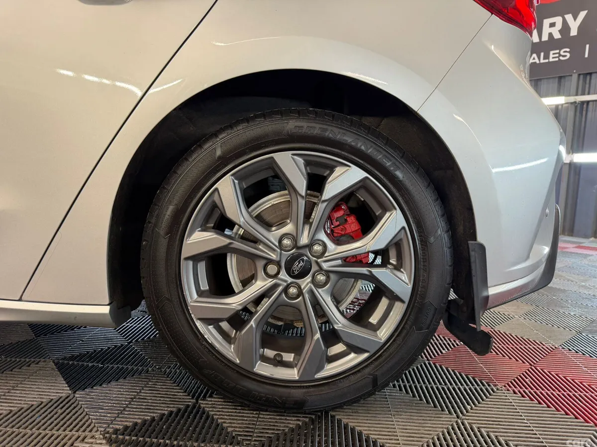 Ford Focus Hatchback, Diesel, 2022, Grey