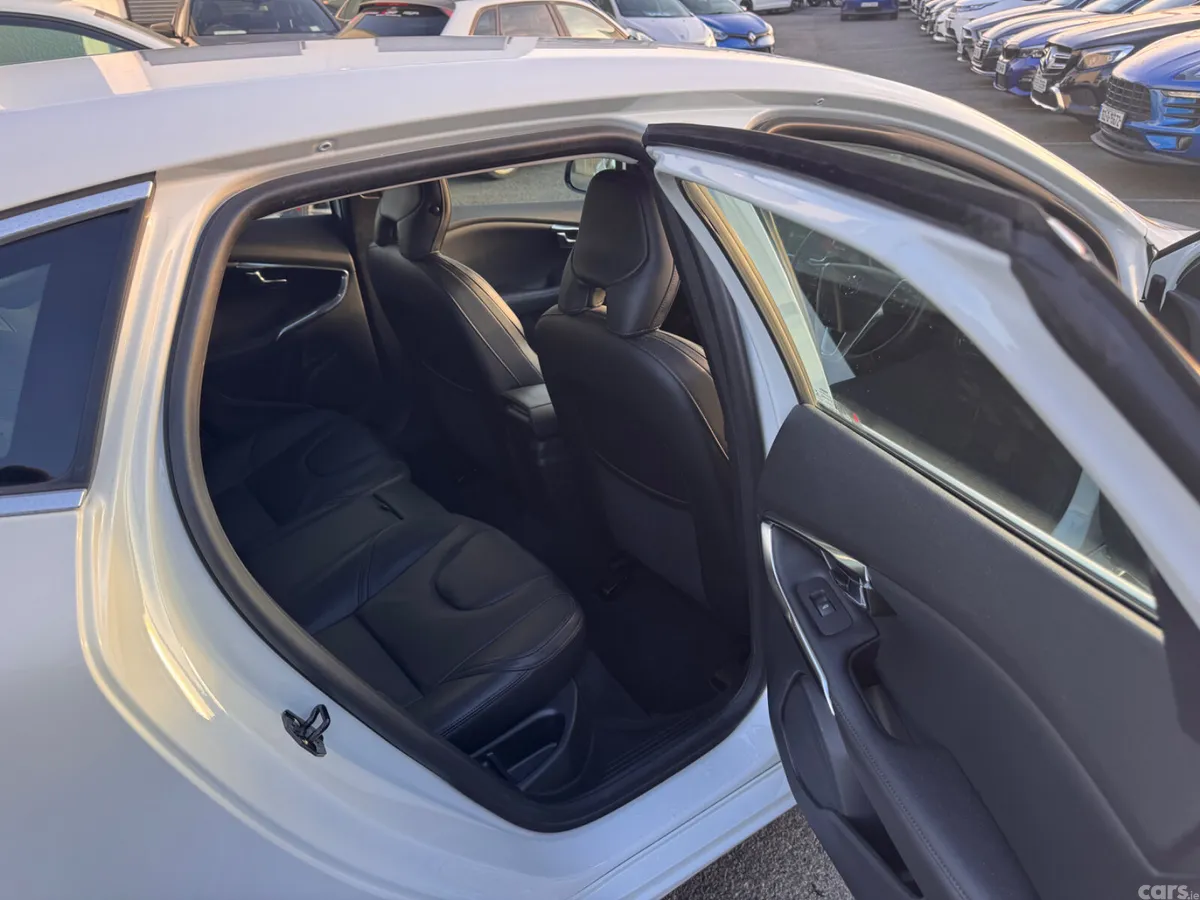Volvo V40 Hatchback, Petrol, 2013, White