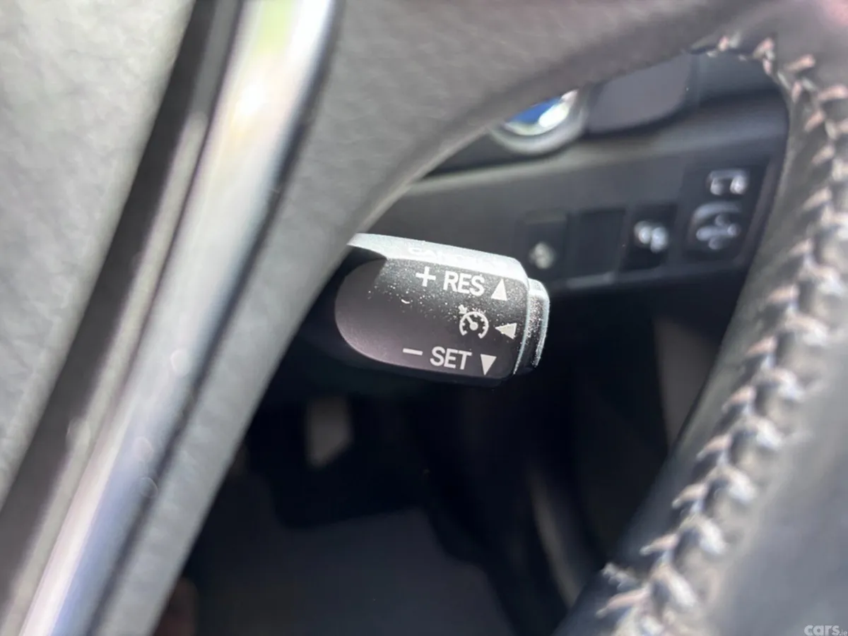 Toyota Auris Hatchback, Petrol Hybrid, 2018, Red