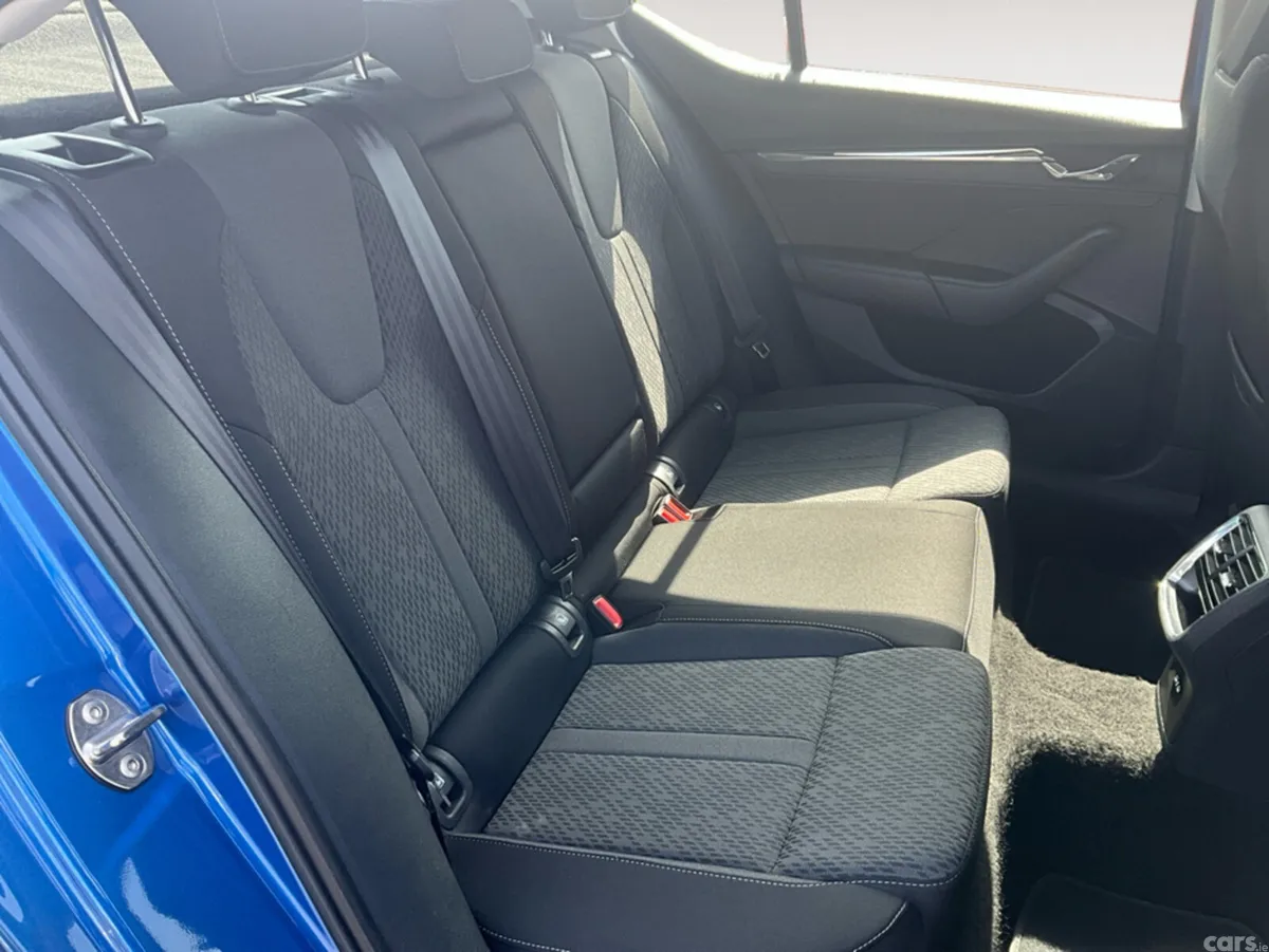 Skoda Octavia Hatchback, Diesel, 2023, Blue
