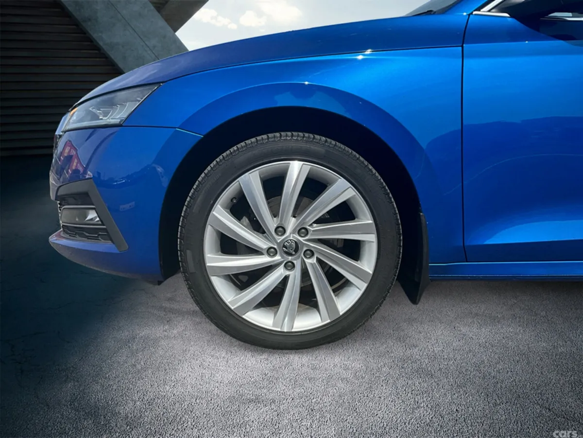 Skoda Octavia Hatchback, Diesel, 2023, Blue