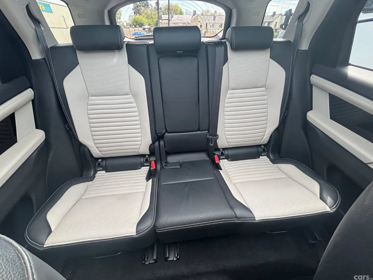 Land Rover Discovery SUV, Petrol Hybrid, 2022, Blue
