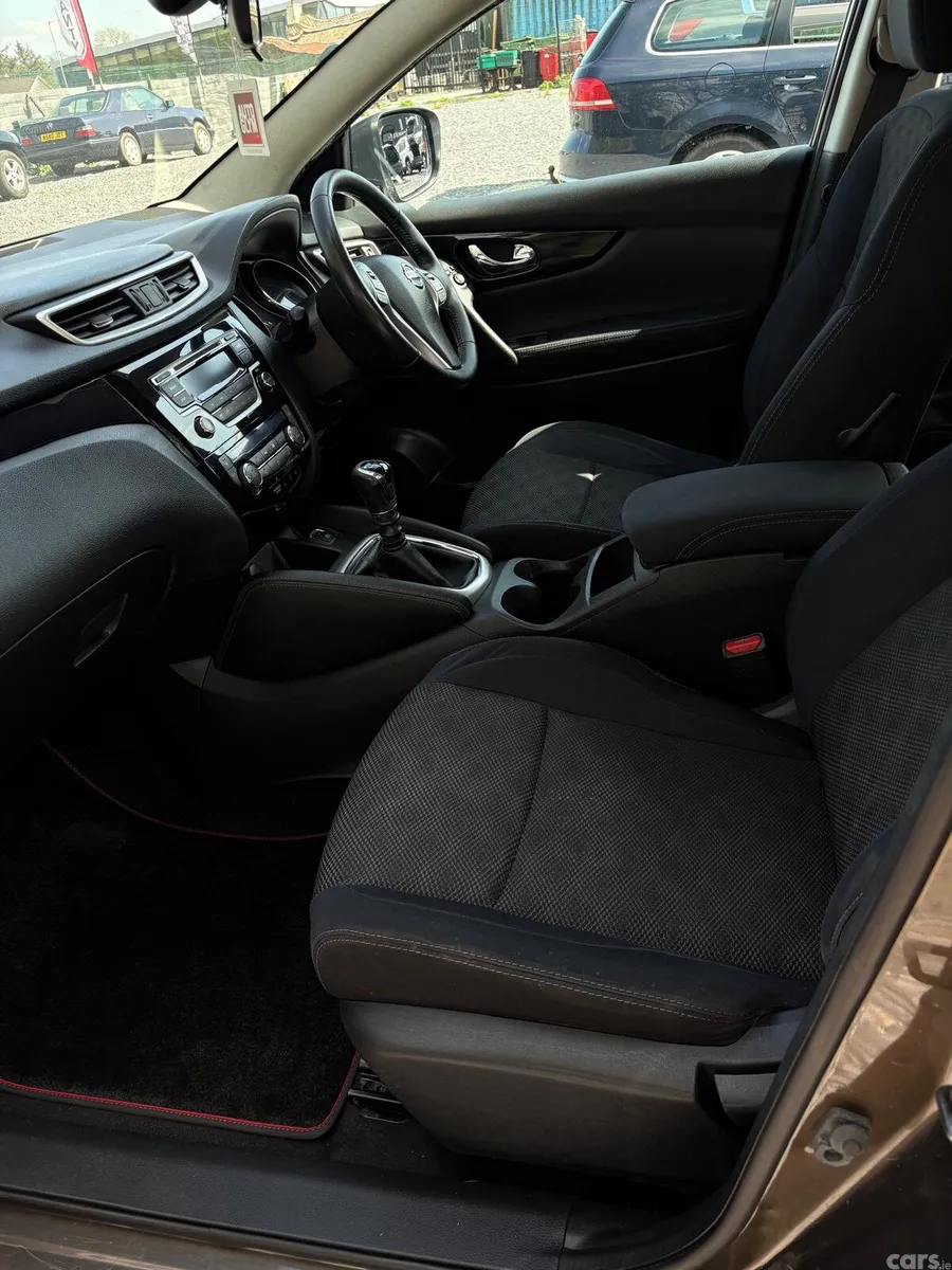 Nissan Qashqai Hatchback, Diesel, 2014, Brown