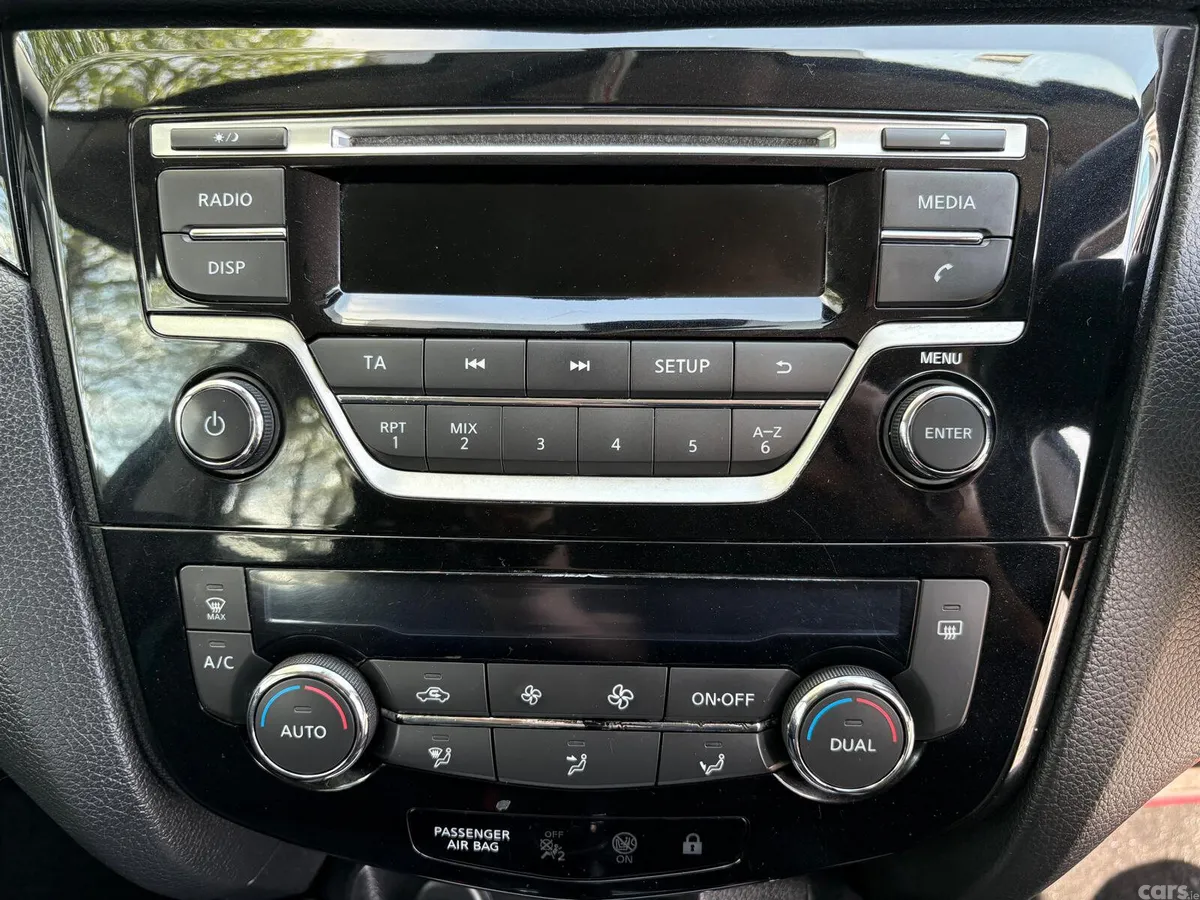 Nissan Qashqai Hatchback, Diesel, 2014, Brown