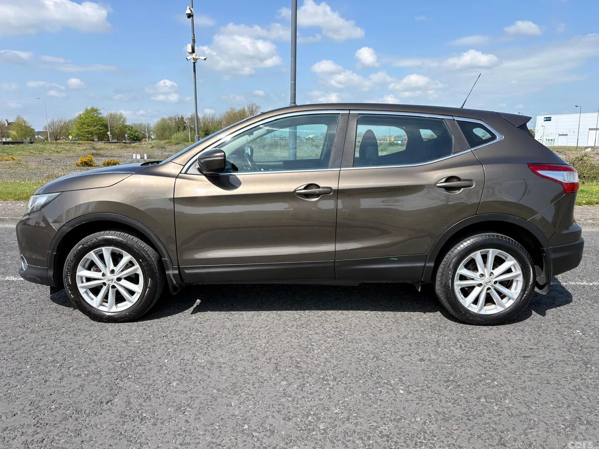 Nissan Qashqai Hatchback, Diesel, 2014, Brown