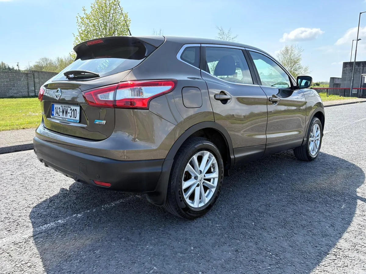 Nissan Qashqai Hatchback, Diesel, 2014, Brown