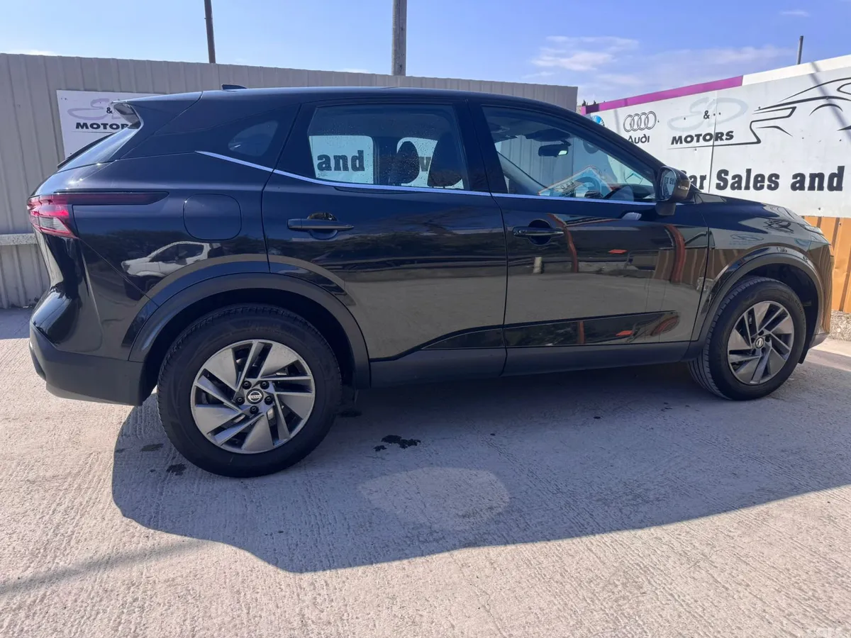 Nissan Qashqai MPV, Petrol, 2022, Black