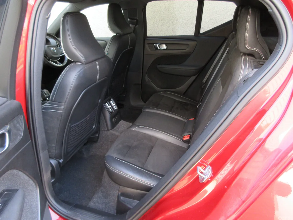 Volvo XC40 Estate, Petrol Plug-in Hybrid, 2021, Red