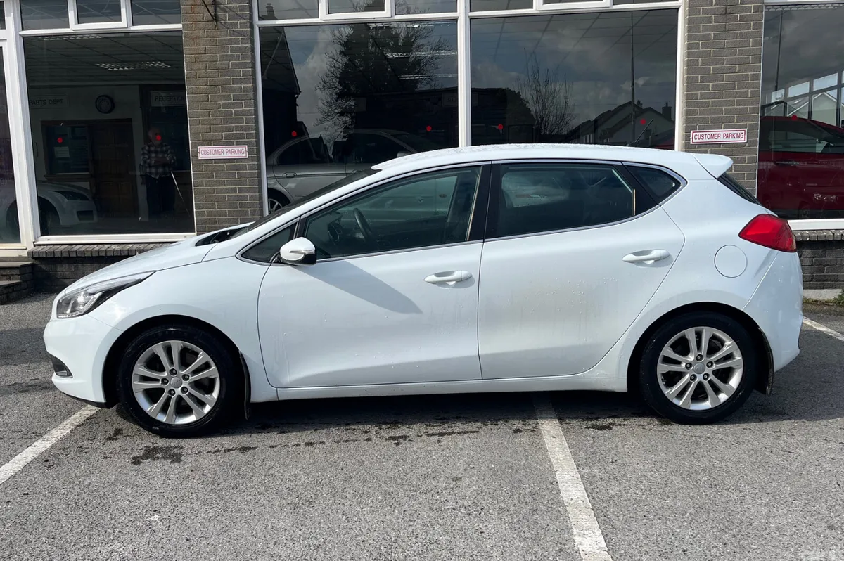 Kia Ceed Hatchback, Diesel, 2015, White