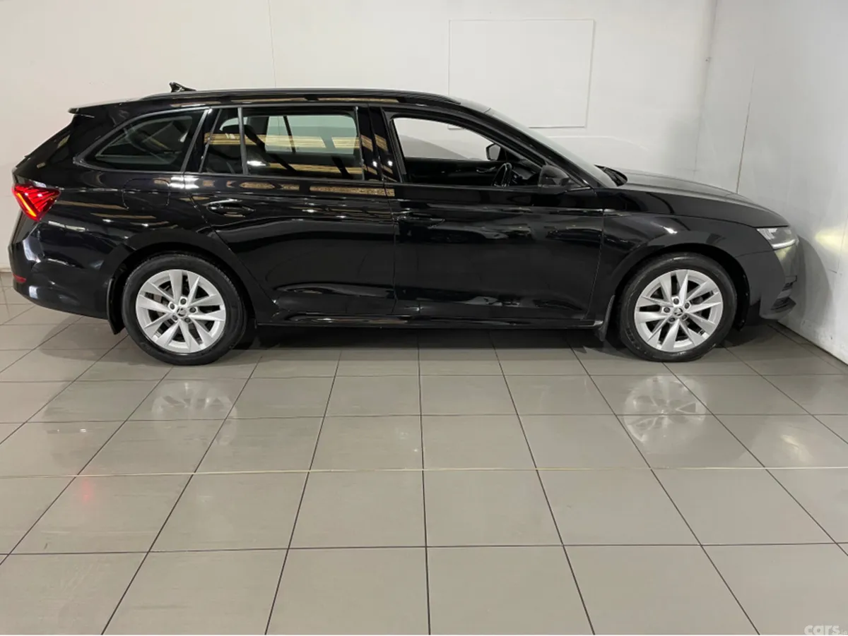 Skoda Octavia Estate, Diesel, 2022, Black