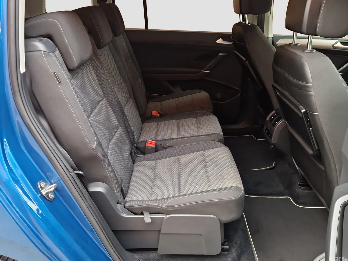 Volkswagen Touran MPV, Petrol, 2017, Blue