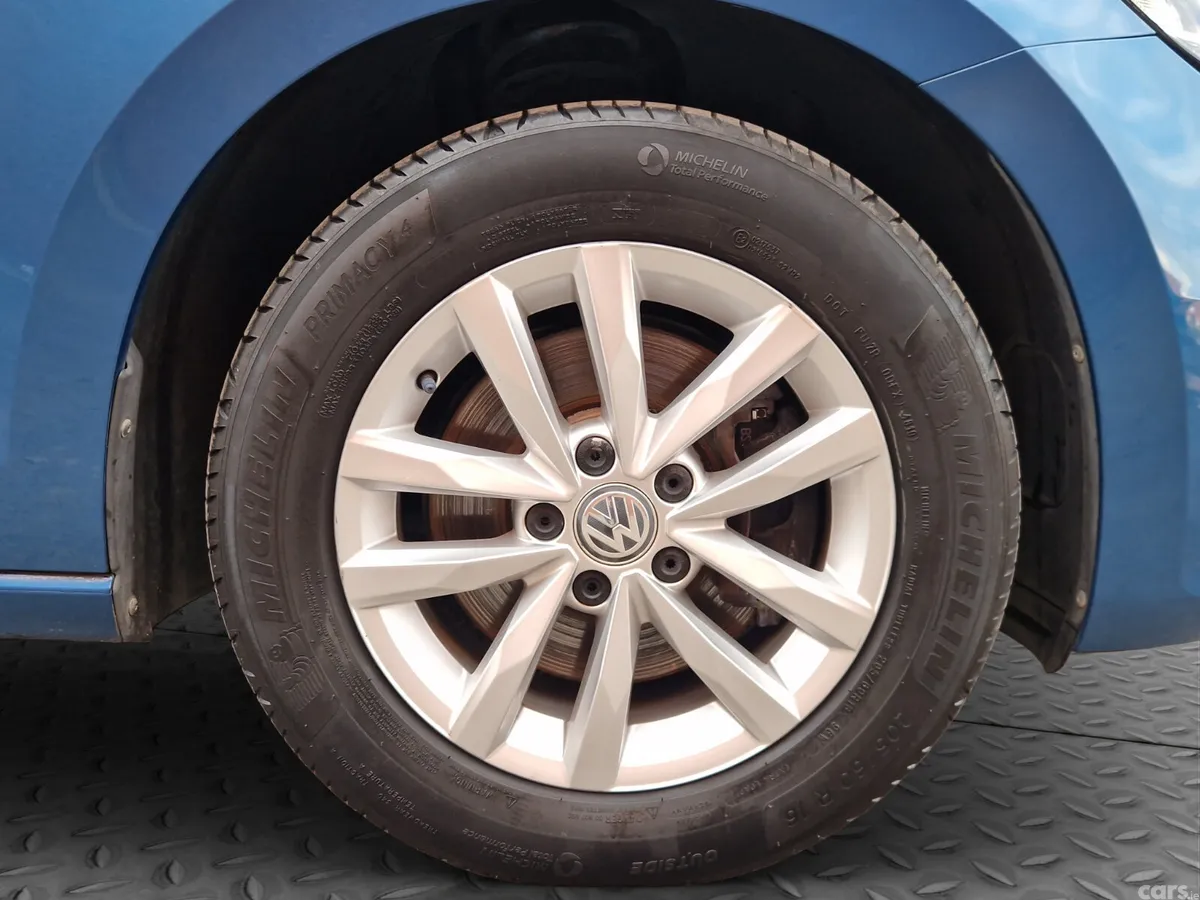 Volkswagen Touran MPV, Petrol, 2017, Blue