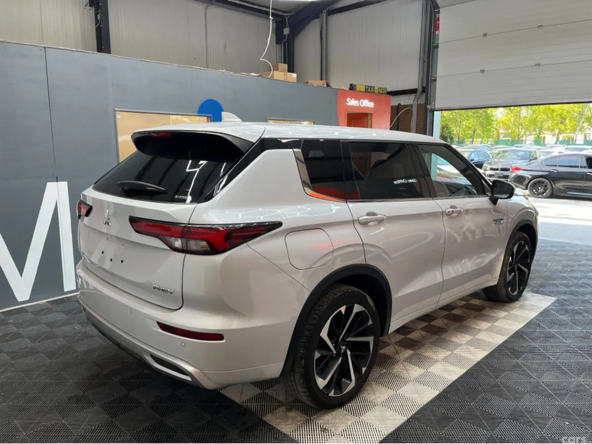 Mitsubishi Outlander SUV, Petrol Plug-in Hybrid, 2024, White