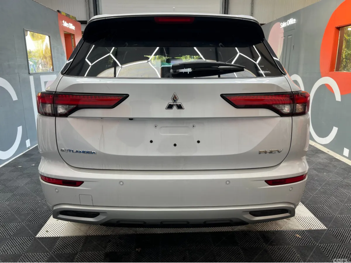Mitsubishi Outlander SUV, Petrol Plug-in Hybrid, 2024, White