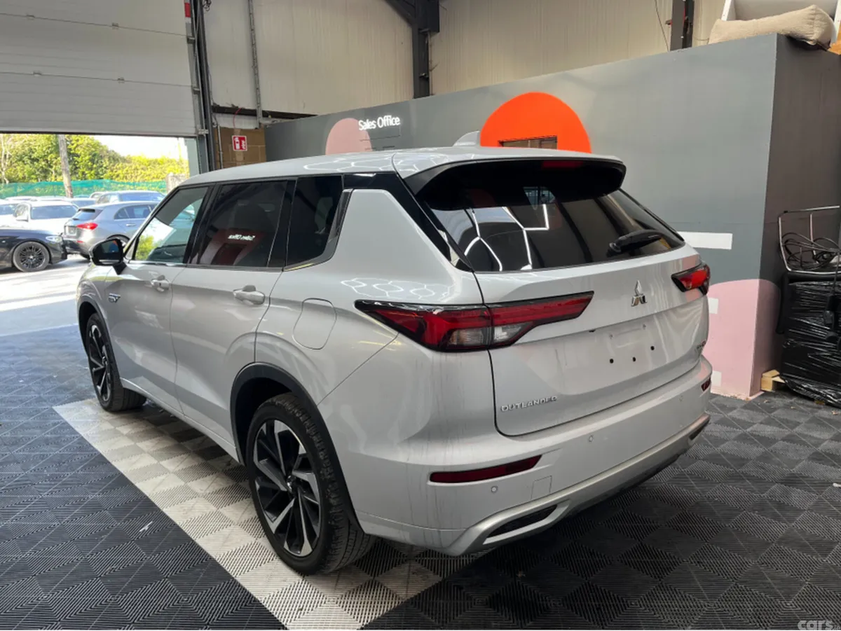 Mitsubishi Outlander SUV, Petrol Plug-in Hybrid, 2024, White