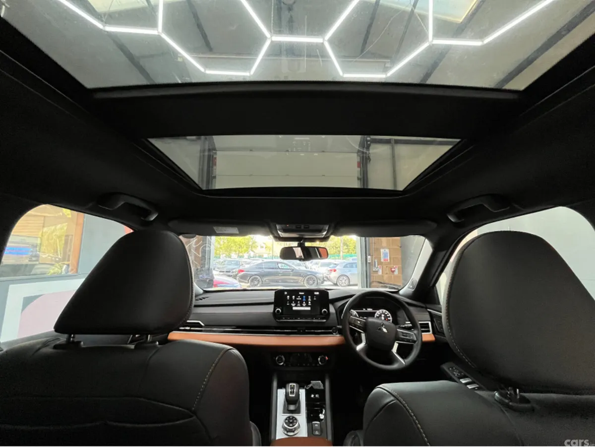 Mitsubishi Outlander SUV, Petrol Plug-in Hybrid, 2024, White