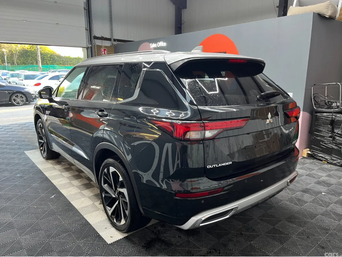 Mitsubishi Outlander SUV, Petrol Plug-in Hybrid, 2024, Black