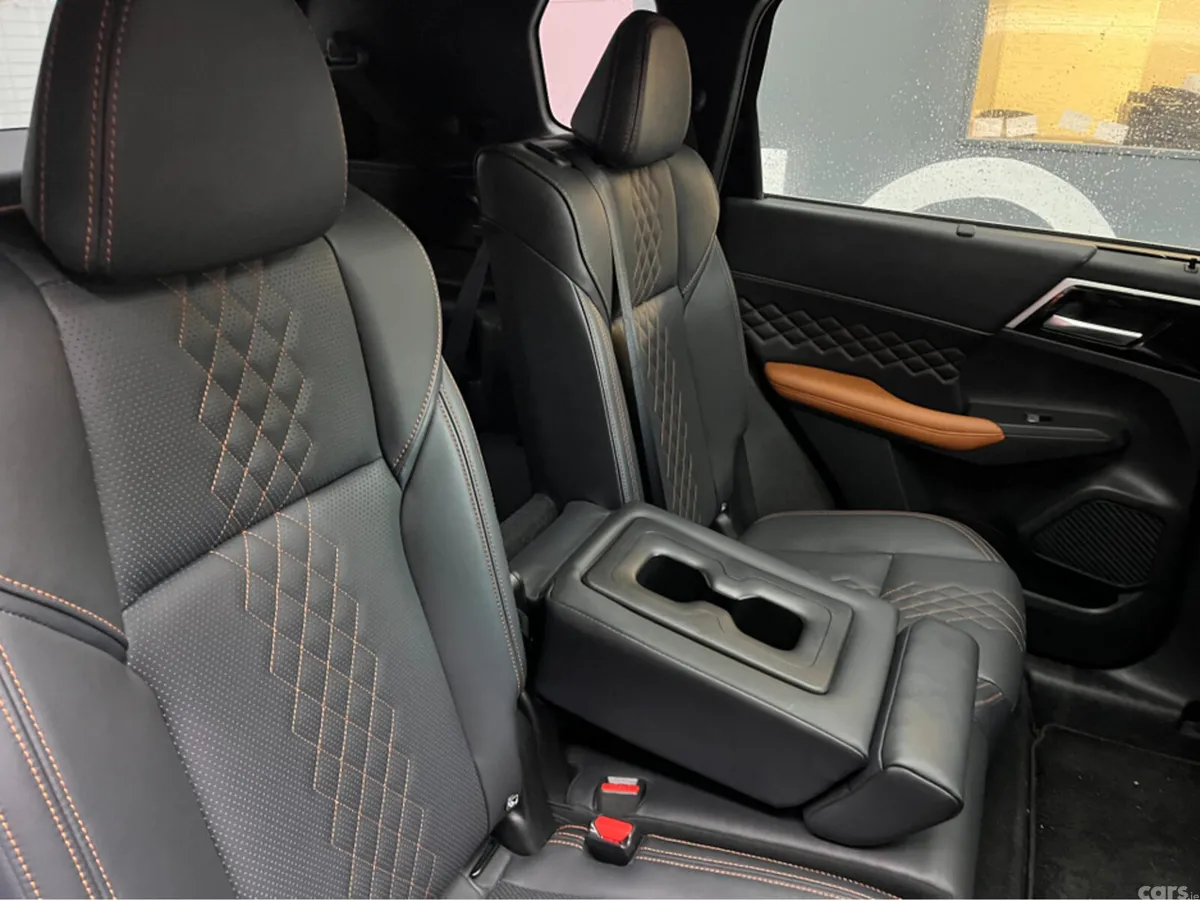 Mitsubishi Outlander SUV, Petrol Plug-in Hybrid, 2024, Black