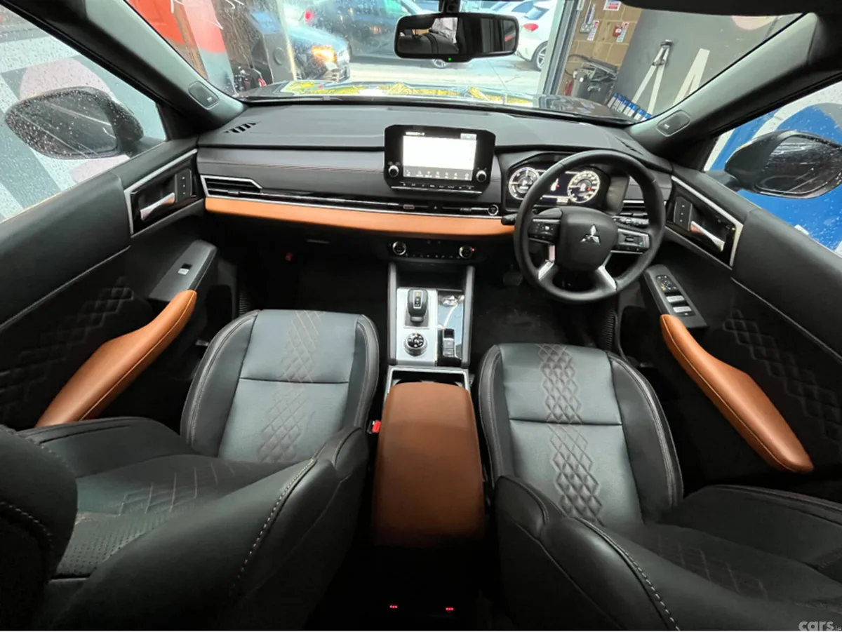Mitsubishi Outlander SUV, Petrol Plug-in Hybrid, 2024, Black