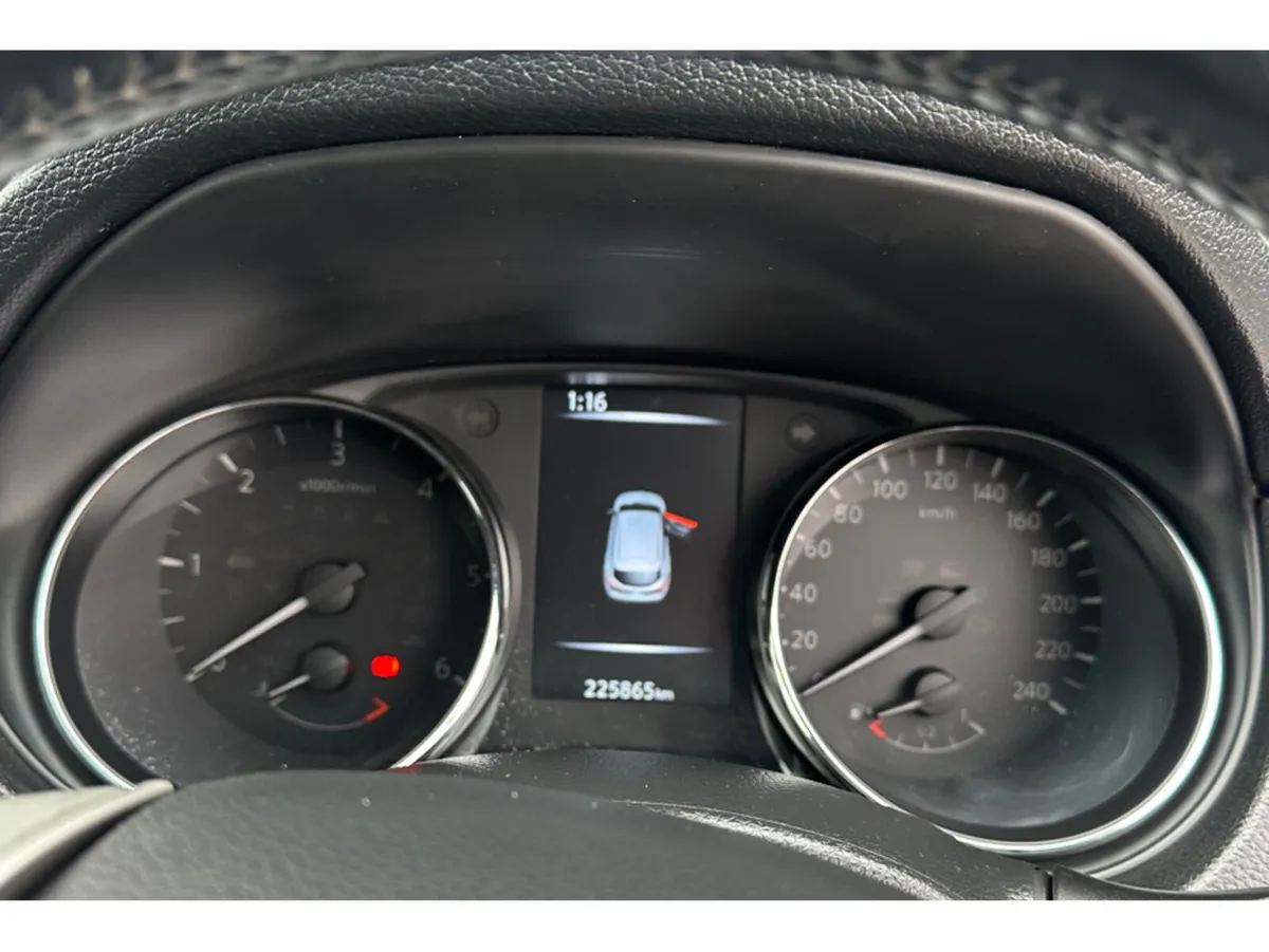Nissan Qashqai MPV, Diesel, 2014, Brown