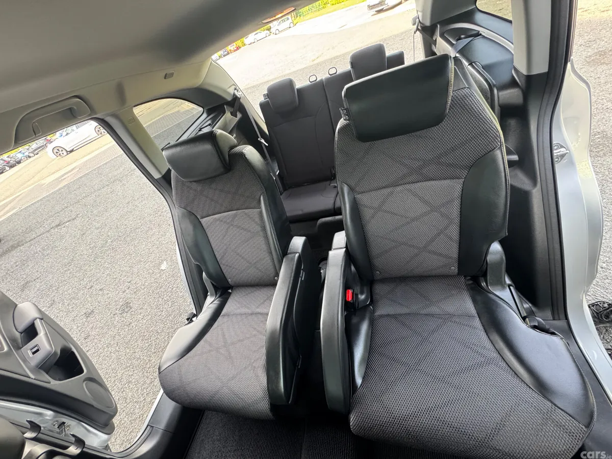 Honda Jade MPV, Petrol Hybrid, 2015, Silver