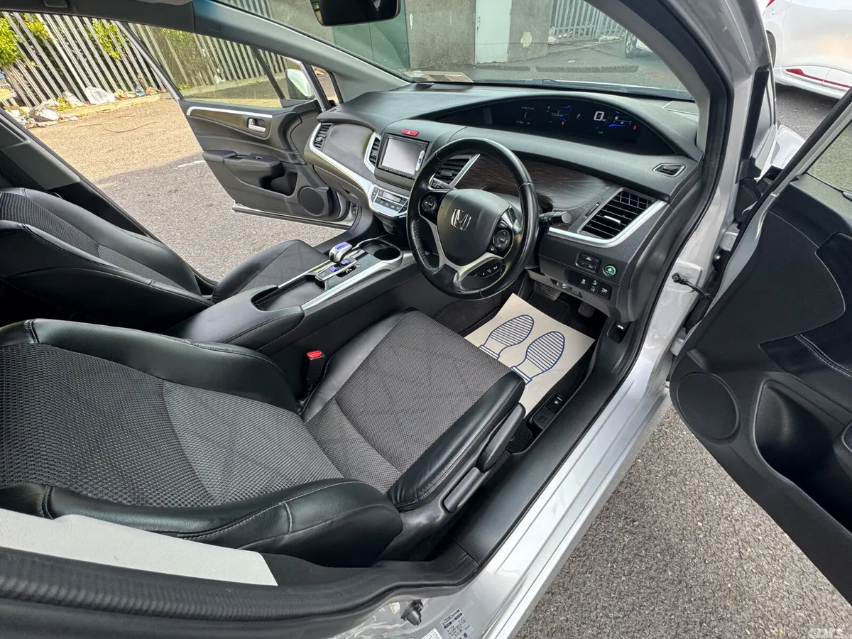 Honda Jade MPV, Petrol Hybrid, 2015, Silver