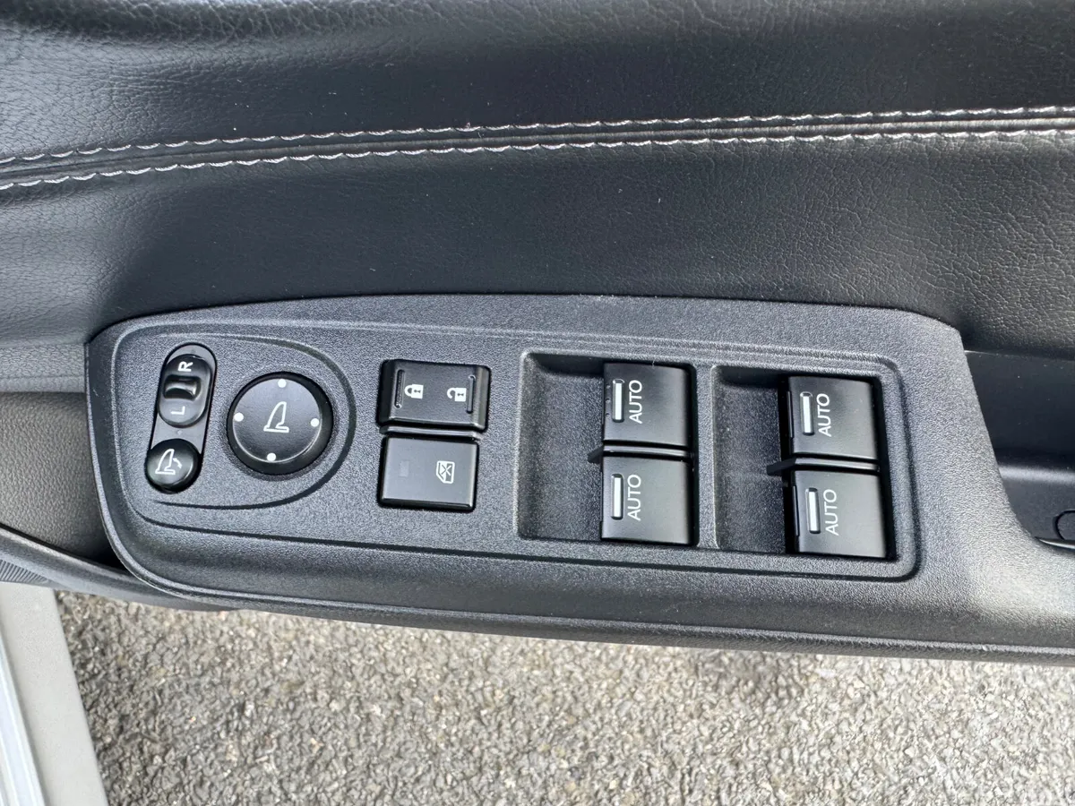 Honda Jade MPV, Petrol Hybrid, 2015, Silver