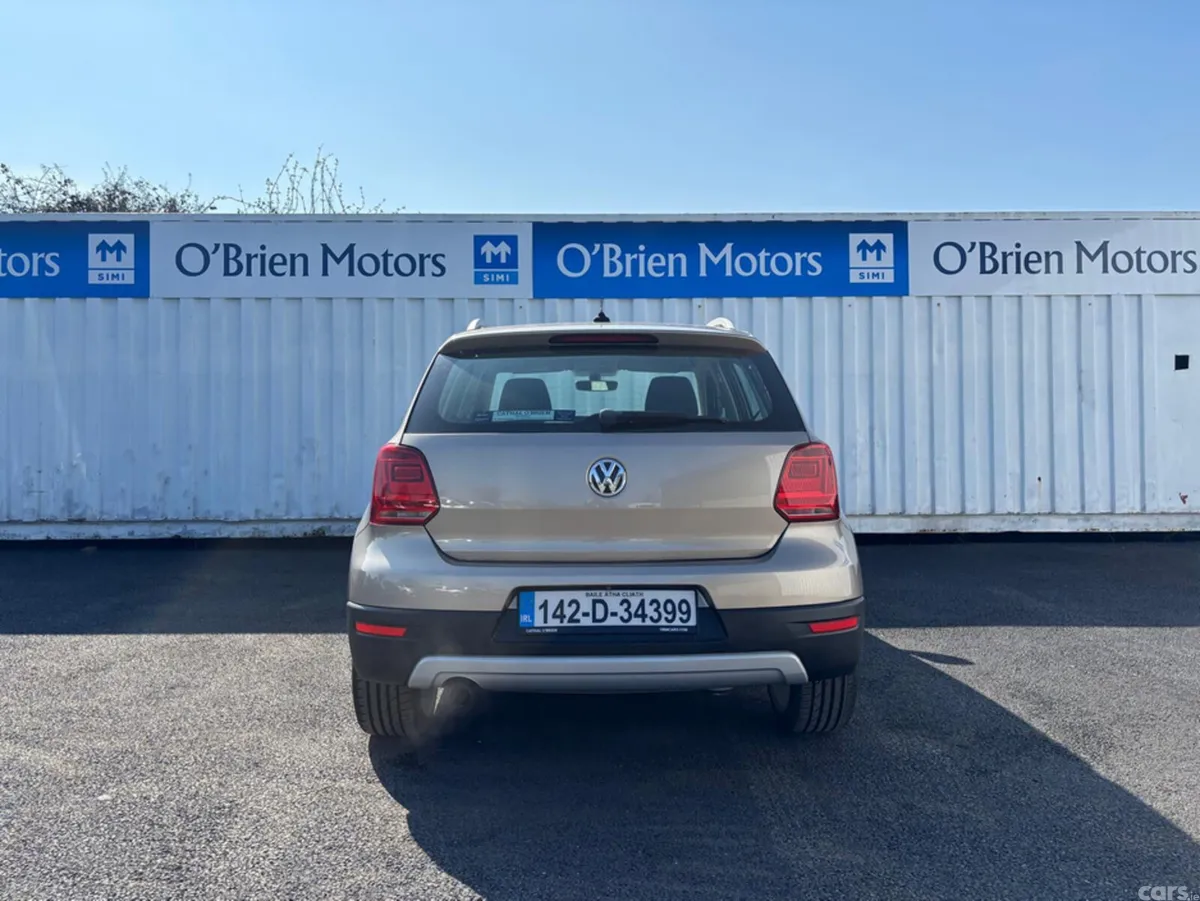 Volkswagen Polo MPV, Petrol, 2014, Gold