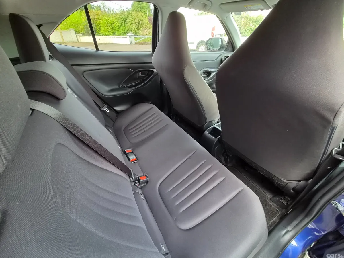 Toyota Yaris Cross SUV, Petrol Hybrid, 2022, Blue