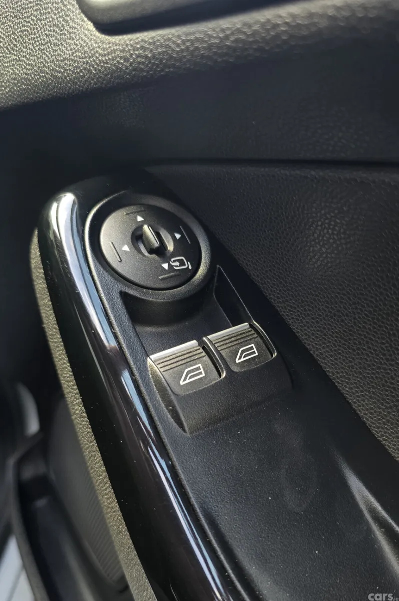 Ford Fiesta Hatchback, Petrol, 2016, Silver