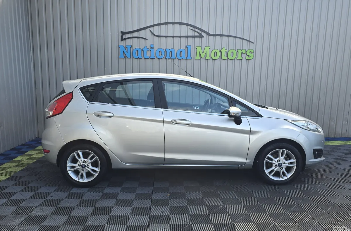 Ford Fiesta Hatchback, Petrol, 2016, Silver
