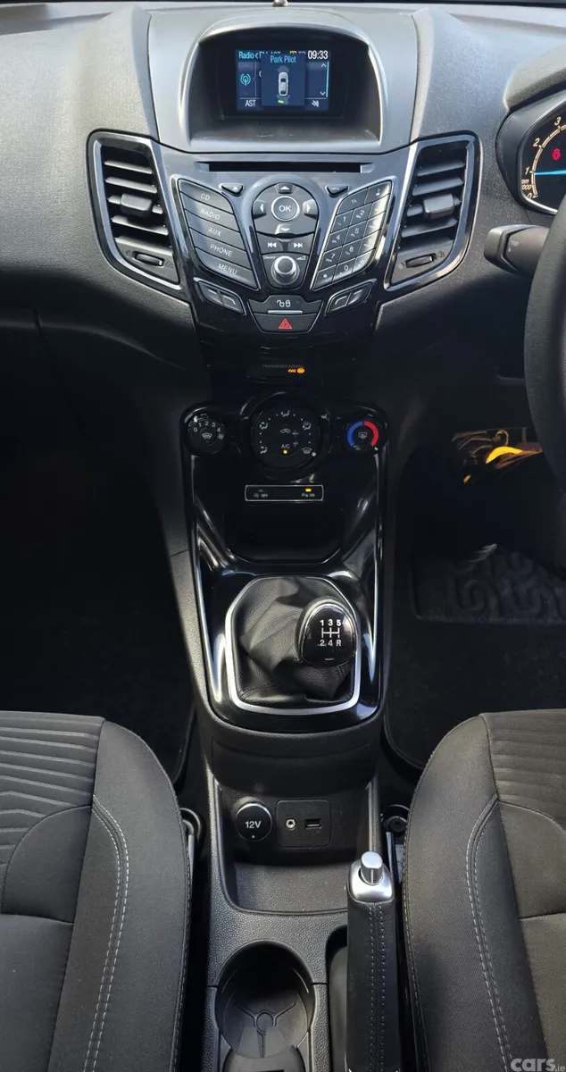 Ford Fiesta Hatchback, Petrol, 2016, Silver