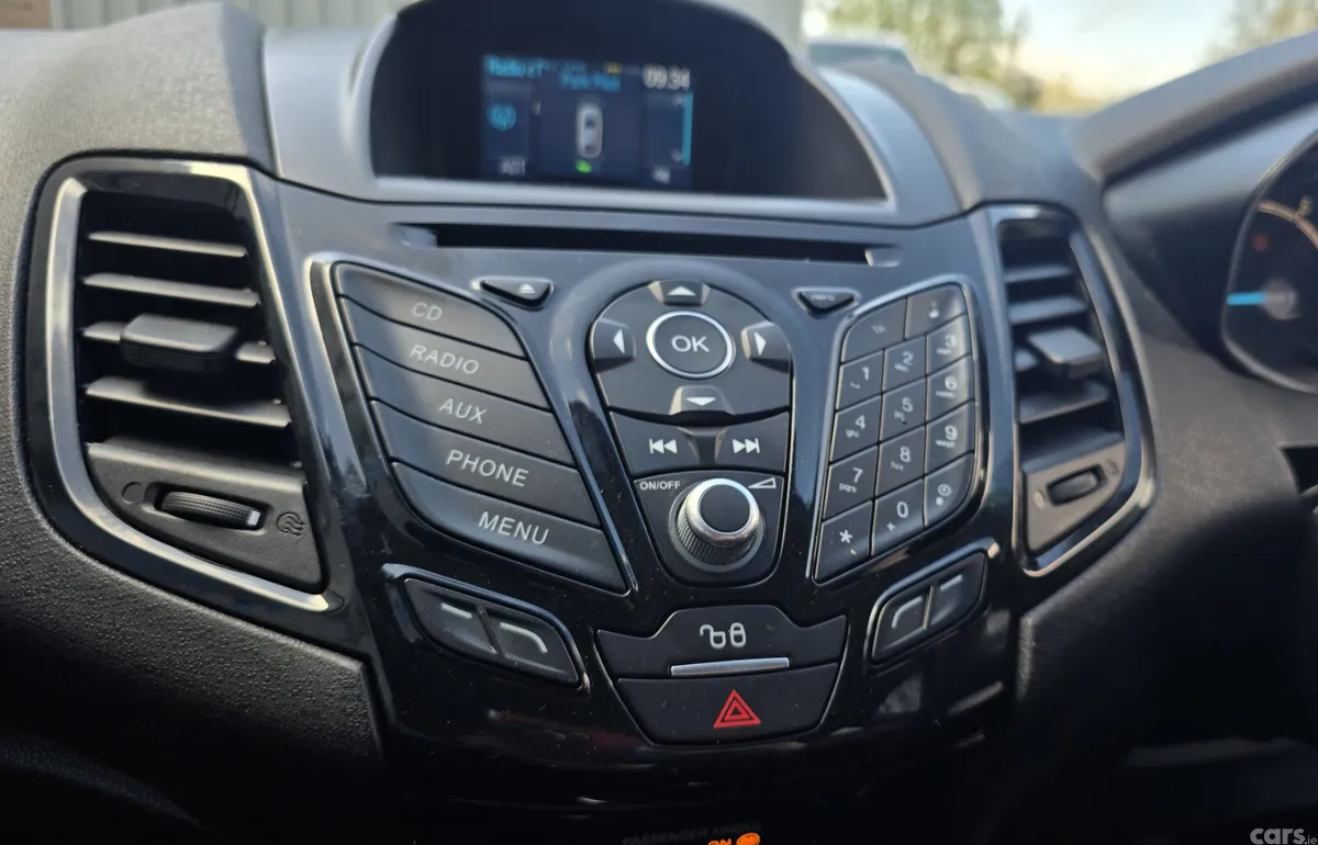 Ford Fiesta Hatchback, Petrol, 2016, Silver