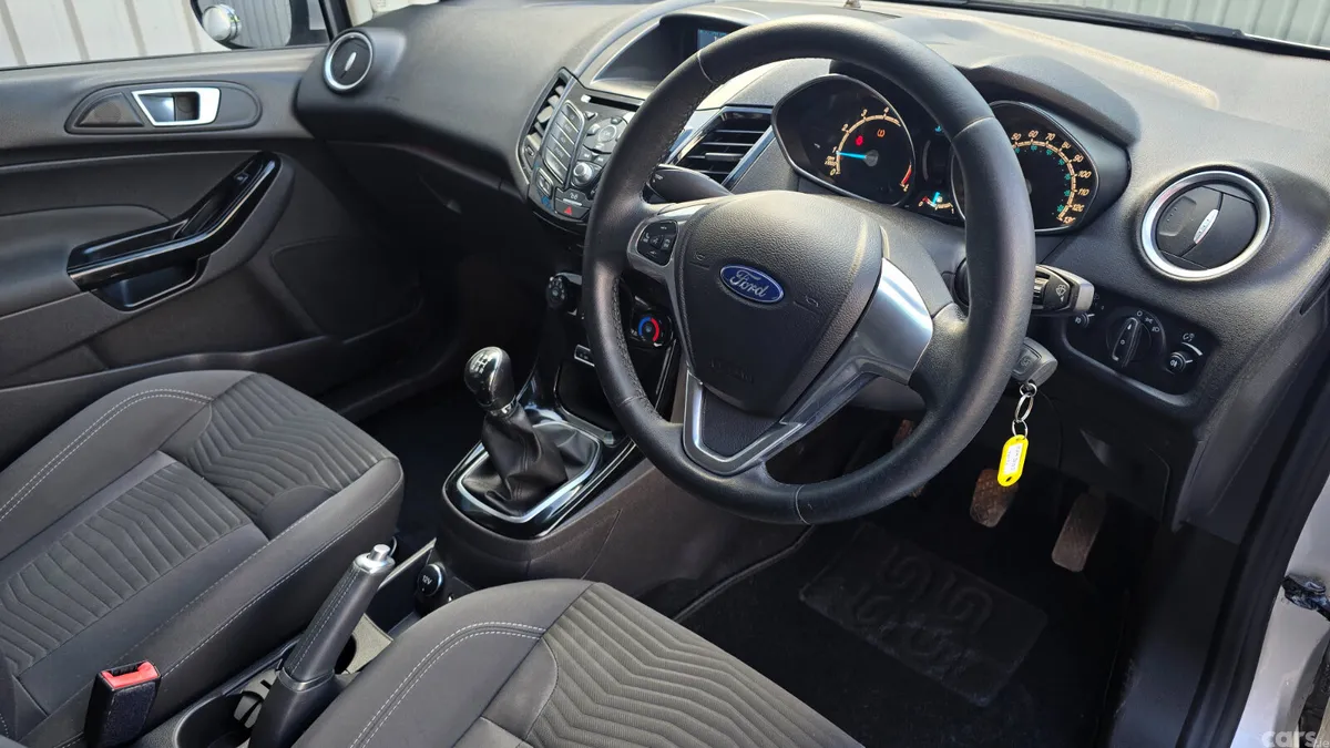 Ford Fiesta Hatchback, Petrol, 2016, Silver