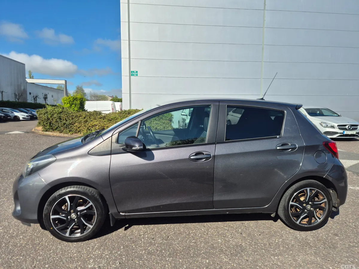 Toyota Yaris Hatchback, Petrol, 2014, Grey