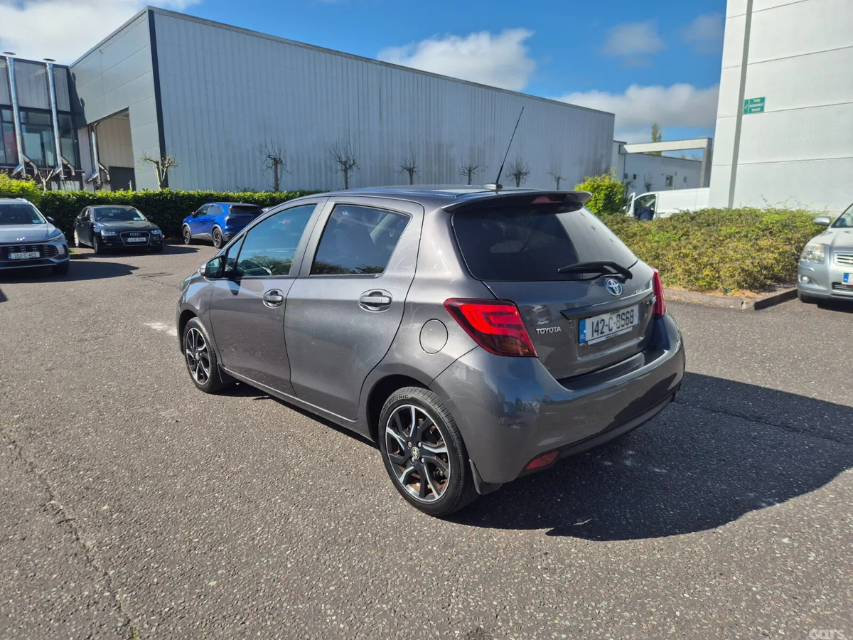 Toyota Yaris Hatchback, Petrol, 2014, Grey