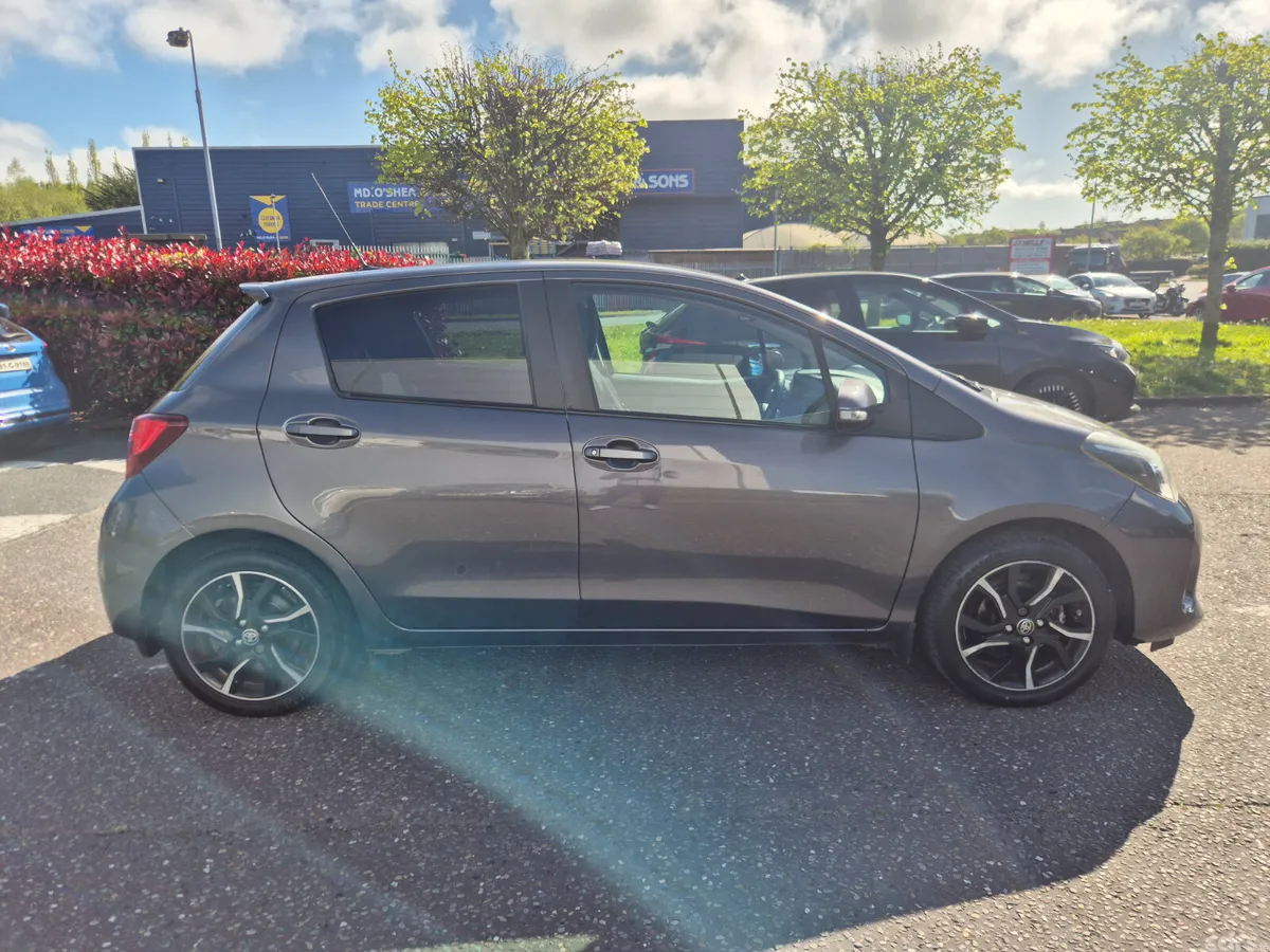 Toyota Yaris Hatchback, Petrol, 2014, Grey
