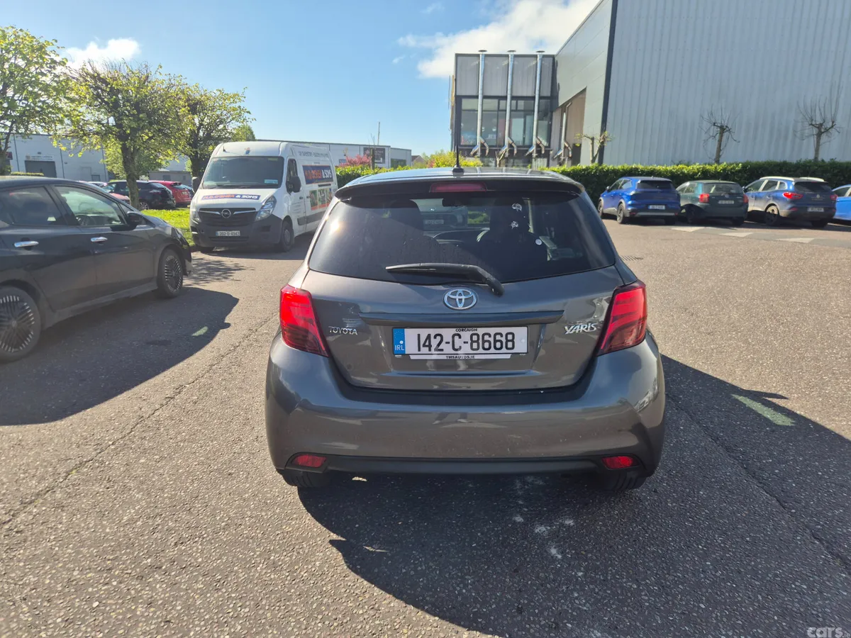 Toyota Yaris Hatchback, Petrol, 2014, Grey