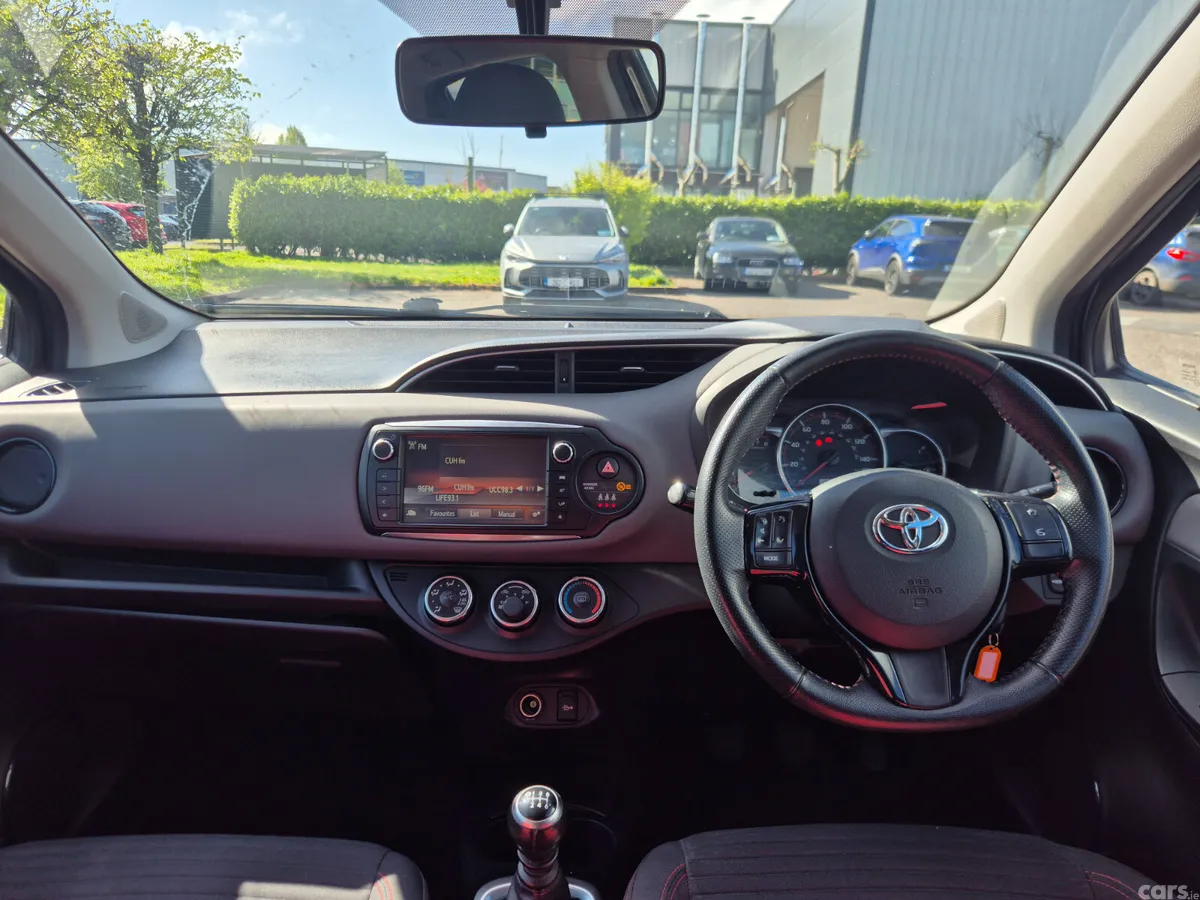 Toyota Yaris Hatchback, Petrol, 2014, Grey