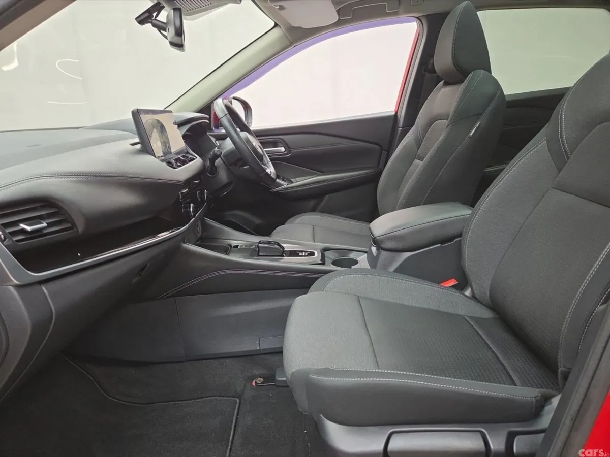 Nissan Qashqai MPV, Petrol Hybrid, 2023, Red
