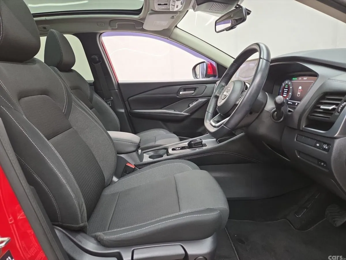 Nissan Qashqai MPV, Petrol Hybrid, 2023, Red