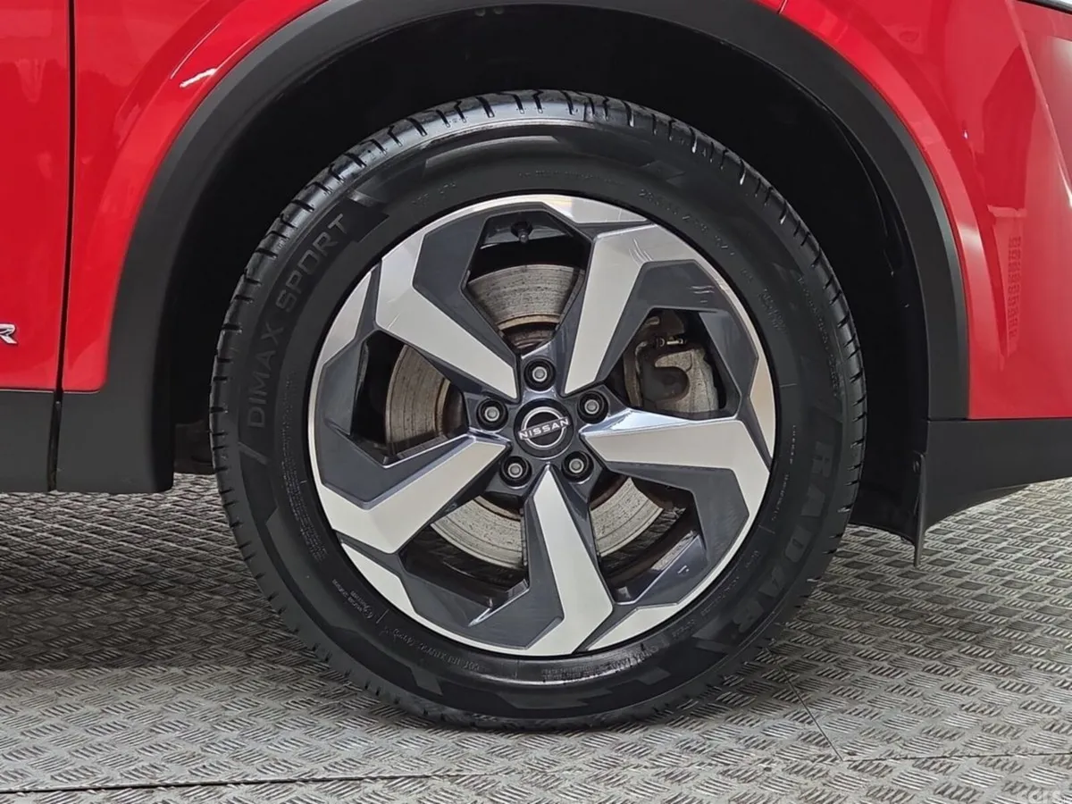 Nissan Qashqai MPV, Petrol Hybrid, 2023, Red