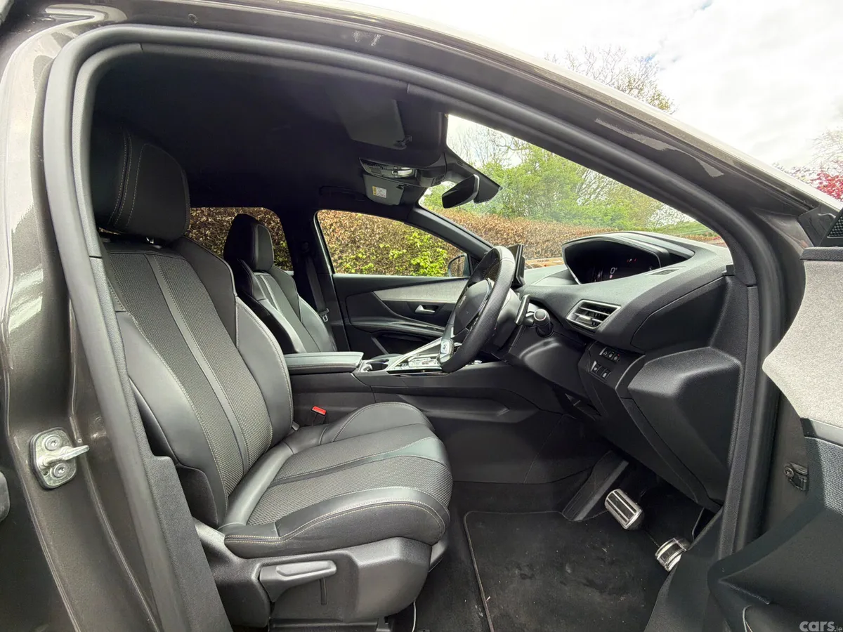 Peugeot 3008 MPV, Petrol, 2022, Grey